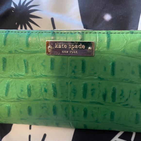 Kate Spade Green Leather Croc-Embossed Wallet - Picture 9 of 9